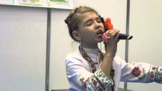 Ukrainian Girl Bogdana Marchenko Sings a Song UKR APIMONDIA Beekeeping Congress 2013 [upl. by Steinke]