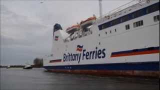 Brittany Ferries Le Barfleur sur le canal de Caen à la mer [upl. by Hadleigh]