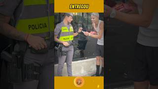 Ele entregou um bilhete misterioso para a policial e ela fez isto❤️‍🩹 [upl. by Danziger]