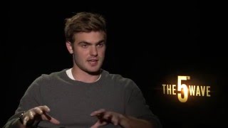 The 5th Wave Interview  Alex Roe [upl. by Nnalyrehc]