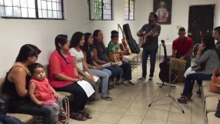 Hay una fuente  Coro Jesus de Nazareth [upl. by Ecidnak]