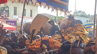 Asantehene quotOtumfour Osei Tutu dancing in a Palanquin at Cape Coast Fetu Afahye [upl. by Dekow]