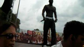 Akon throws kid off stage over our head see kid land in crowd [upl. by Gaylor738]