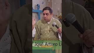 El hilarante encuentro del padre Arturo con feligreses autoritarios padrearturo misadehoy homilia [upl. by Haeli]