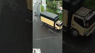 Mobil Truk Kosong Vs Truk Muatan Berat Tancap Gas shorts short song video viralvideo gaming [upl. by Comras24]