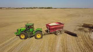 John Deere 9510R amp AgriSpread AS150T Spreading Lime AUSTRALIA [upl. by Pacificia230]