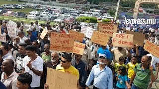 Metro Express et SCBG les syndicalistes manifestent dans les rues de PortLouis [upl. by Redwine]