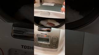 Easy way of cooking rice wChinese sausage in rice cooker chineserice chinesestarter shortvideo [upl. by Lieno11]