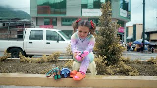 Se hizo pasar por una niña para quietarle el dinero a la gente [upl. by Kcaz]