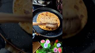 aloo ka paratha 🤤paratha aloo yummy tasty food shorts viralshorts shortvideo trending fry [upl. by Samuelson]