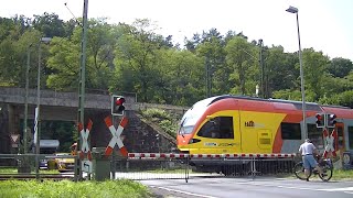 Bahnübergang Gießen Giessen  German Railroad crossing  Duitse Spoorwegovergang [upl. by Wilterdink]