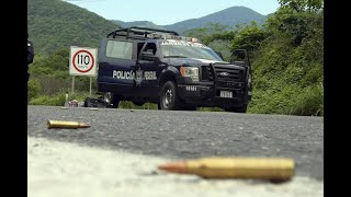 Emboscan a federales en Michoacán van 22 muertos [upl. by Bensen]