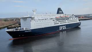 DFDS Princess Seaways leaves Newcastle [upl. by Aikem]