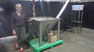 Flexicon Long Screw Conveyor Demonstration [upl. by Ennasus]