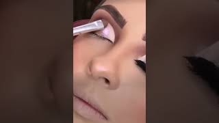 Cat eye liner with glitter makeup makeupartist beautyindustry makeuptutorial [upl. by Nlocnil]