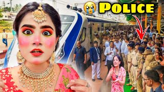 NO MIRROR Make Up Challenge in Indias Fastest TRAIN 😱 POLICE Aa Gaya 😭 OMG Gone Wrong [upl. by Eniarrol]