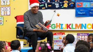 President Obama surprises a group of students to spread holiday cheer [upl. by Atsirhc]