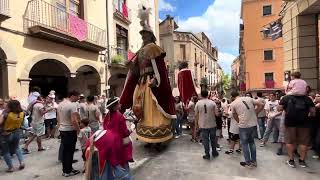 Passacarrers de la crida de la Festa Major de Solsona a la plaça Major [upl. by Kerrill388]