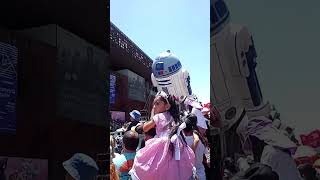 Arturito o R2D2 de Star Wars R2D2 Arturito Disney ParisParade ParisParade2024 FelizNavidad [upl. by Madlin]