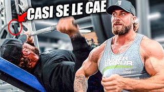 CHRIS BUMSTEAD CASI SE LE CAE LA BARRA EN GRAN ENTRENAMIENTO DE PECTORAL  Victor Valdivia [upl. by Nehpets]