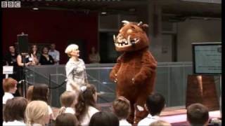 Julia Donaldson and The Gruffalo sing The Gruffalos Song [upl. by Ellon]