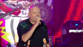 Max Pezzali  Hanno ucciso luomo Ragno Live Circo MAX [upl. by Airetahs]