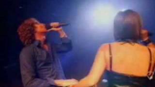 David Bisbal y Chenoa quotEscondidosquot Gira Operacion Triunfo 02062002 [upl. by Tocs]