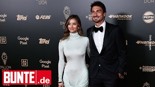 Mats Hummels – RedCarpetAuftritt Er macht Liebe zu Nicola Cavanis offiziell [upl. by Eibloc]