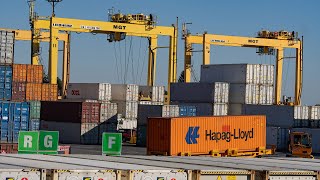 Montreal dockworkers face lockout after deadline passes [upl. by Kir]