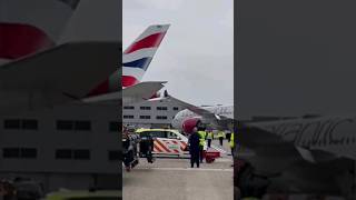 Londra collisione tra le ali di due aerei all’aeroporto di Heathrow shorts news [upl. by Noek]