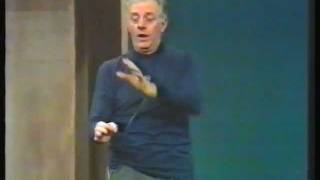 Dario Fo e il Grammelot con accento inglese  quotLuomo e la tecnologiaquot Rai2  1977 [upl. by Aleik]