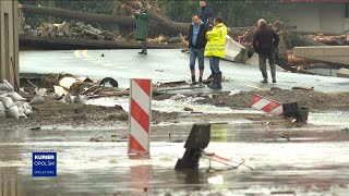 Wraki samochodów na ulicach podtopione kamienice i sklepy [upl. by Lois]