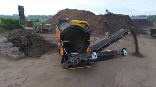 Pronar MPB 2055 Screening compost at 20 mm [upl. by Genesia50]