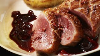 Recette  Magret de canard à la crème de cassis [upl. by Orvah]