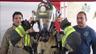 Practican bomberos diversos ejercicios mientras esperan atender emergencias [upl. by Perni]