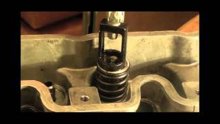 Valve Spring Compressor 200tdi and 300tdi Land Rover Diesel Engine [upl. by Zoellick]