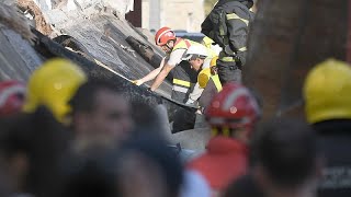 Serbien Bahnhofsdach stürzt ein  mindestens 13 Tote [upl. by Hacim]