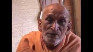 Swami Bhaskarananda talks in 2001 about how he came to Ma Anandamayi [upl. by Airtened710]