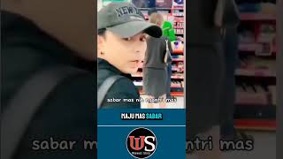 KUCINGNYA IKUT ANTRI JUGA DONG momenlucu momenkocak [upl. by Neelrad616]