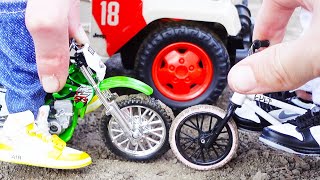 BMX Finger  Dirt Bike vs BMX  Jeep  Nike Mini Sneakers  Tech Dech [upl. by Bolan]