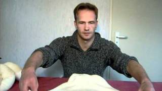 How to fold a towel animal Schoonmaaktips  Handdoeken vouwen Baby part 8 [upl. by Aerdnahc]