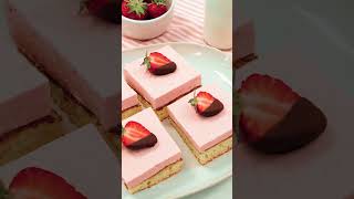 ErdbeerQuarkSchnitten vom Blech 🍓 Schmeckt wie Yogurette in Kuchenform  Einfach Backen [upl. by Leveridge]