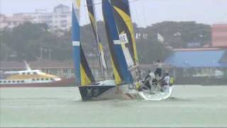 Crash entre Mathieu Richard et Ben Ainslie sur la Monsoon Cup 2010 [upl. by Rettke669]