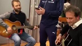 Gianluca Vialli canta Lucio Battisti [upl. by Yeldoow]