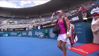 Fans get behind Sam Stosur [upl. by Bendicta]