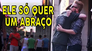 MENDIGO PEDE APENAS UM ABRAÇO Social Experiment [upl. by Niletak]