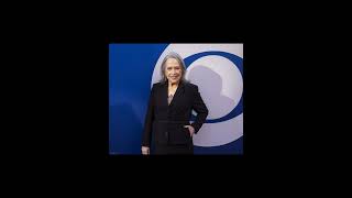 Kathy Bates Reveals She Lost 100 Lbs Over the Last Several Years [upl. by Nwad]