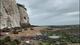 Nice Autumn Walk on Broadstairs Beach Kent UK 🌊🏖️☁️💙🇬🇧 [upl. by Magan]