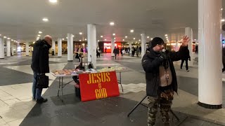 ”Jesus är uppståndelsen och livet” Sergels torg plattan 20241121 [upl. by Malas]