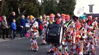 Carnavalsoptocht Groenlo 2014 no 736 Dweilorkest De Pleardopkes [upl. by Mongeau]